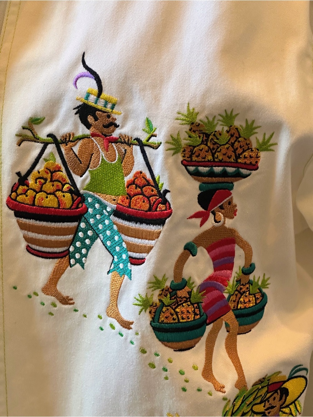 Bob Mackie White Embroidered Market Scene Blazer - Picture 5 of 9